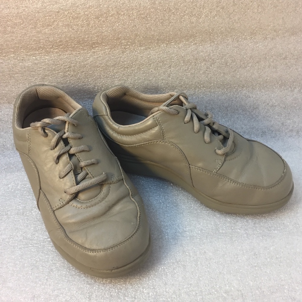 Hush Puppies Women's Power Walker extra wide (EW) 8 grandpa gym shoes